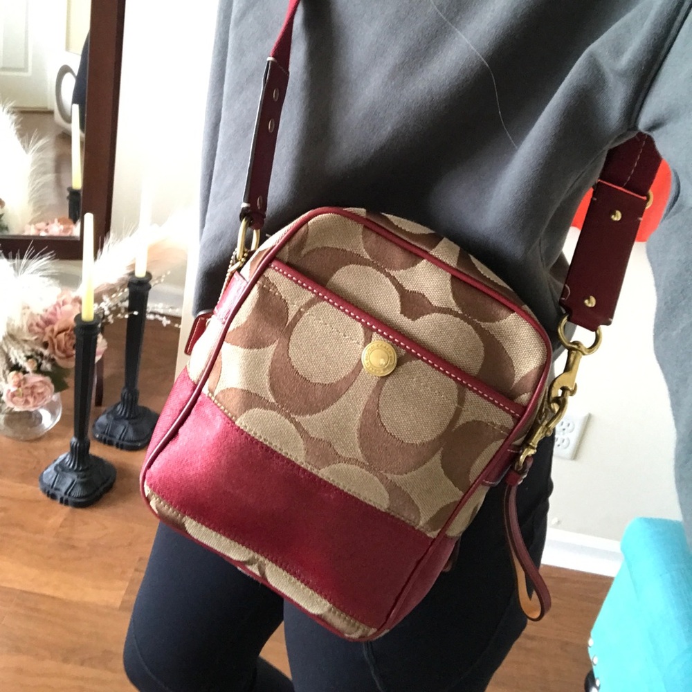 Coach Vintage Signature Swingback Crossbody Purse, Y2K 2006, 10128 - Picture 3 of 16